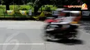Pagar pembatas pun tak luput dari kibaran bendera parpol peserta pemilu 2014 seperti tampak di jalan depan Universitas Pancasila (Liputan6.com/Helmi Fithriansyah) 