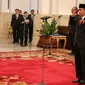 Presiden Jokowi memimpin acara pelantikan Rano Karno sebagai Gubernur Banten di Istana Negara, Jakarta, Rabu (12/8/2015). Rano menggantikan Ratu Atut yang turun sebelum masa jabatannya habis karena dipidana dalam kasus korupsi.(Liputan6.com/Faizal Fanani)