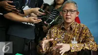 Direktur Utama RSCM Dr Heriawan Soejono memberikan keterangan terkait kasus mafia ginjal  di RS Cipto Mangunkusumo, Jakarta, Jumat (5/2/2016). (Liputan6.com/Faizal Fanani)