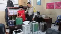 Ridwan Eko Prasetyo alias Teklek (27) ditangkap polisi lantaran nekat mencuri kotak amal masjid. (Liputan6.com/ Dian Kurniawan)