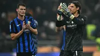 Kiper Inter Milan, Yann Sommer, selepas duel kontra Napoli pada laga pekan ke-12 Serie A di Giuseppe Meazza, Senin (11/11/2024) dini hari WIB. Dalam duel itu, Inter bermain imbang 1-1 kontra Napoli. (AFP/Gabriel BOUYS)