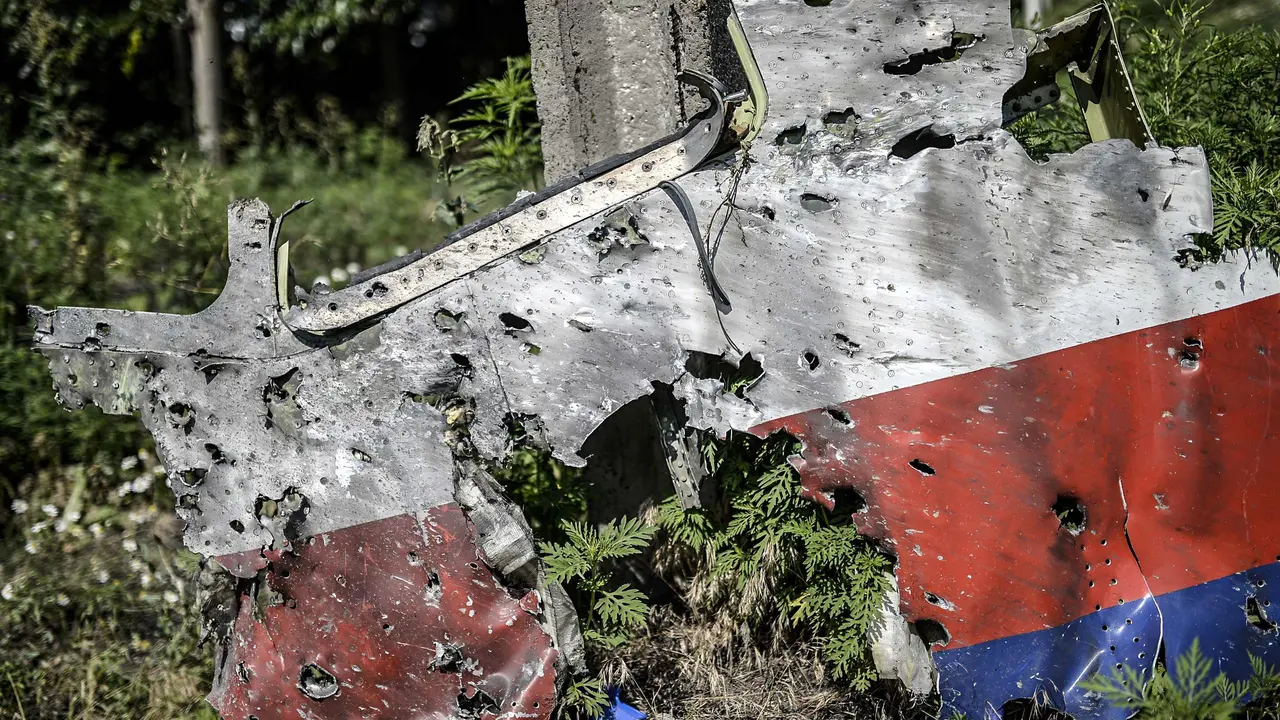 Bekas tembakan MH17 - Liputan6 Malam