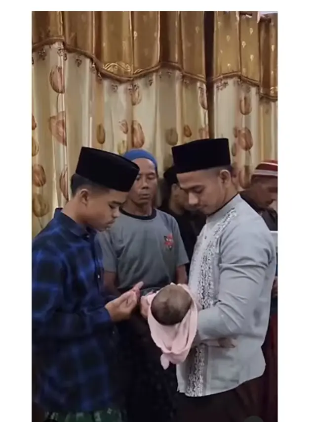 6 Momen Aqiqah Anak Pertama Ridho 2R dan Syifa, Digelar Sederhana