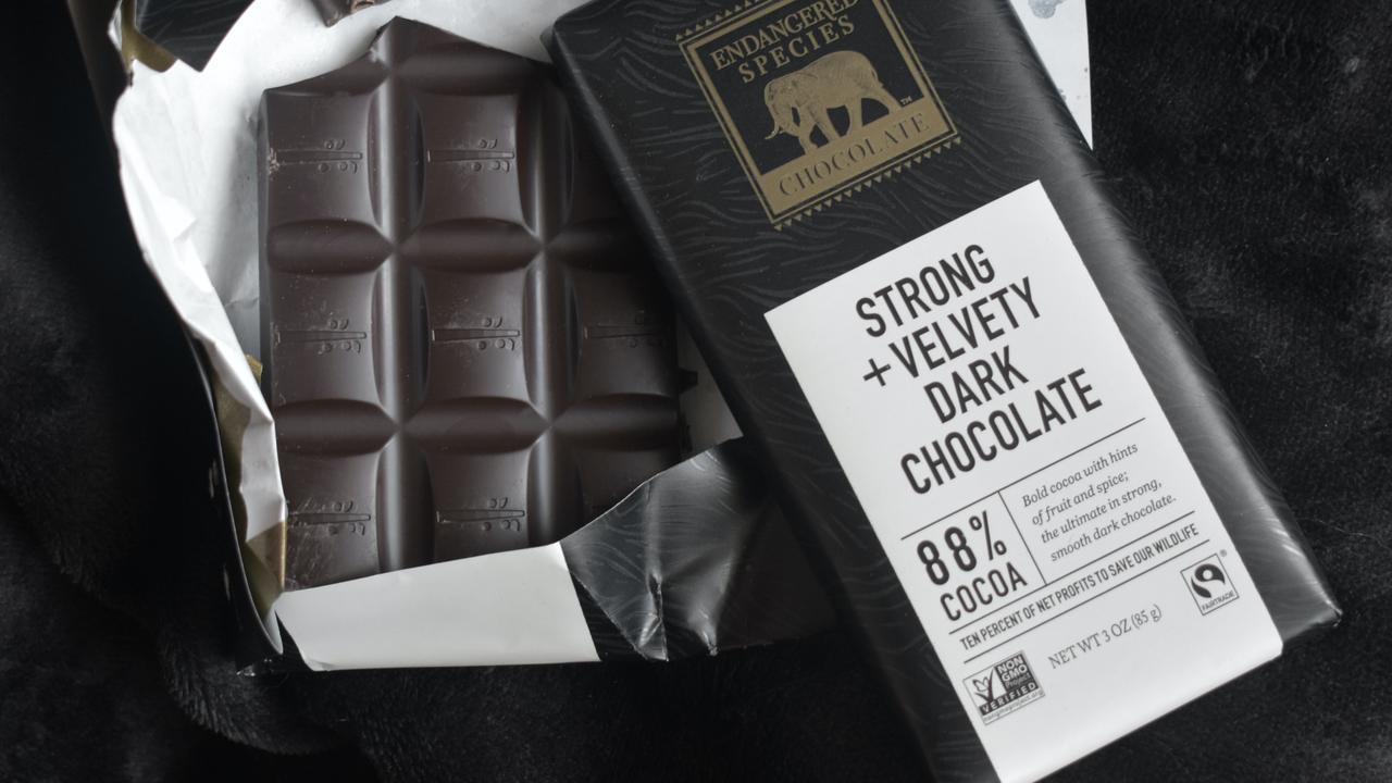 Contoh ilustrasi dark chocolate atau cokelat hitam