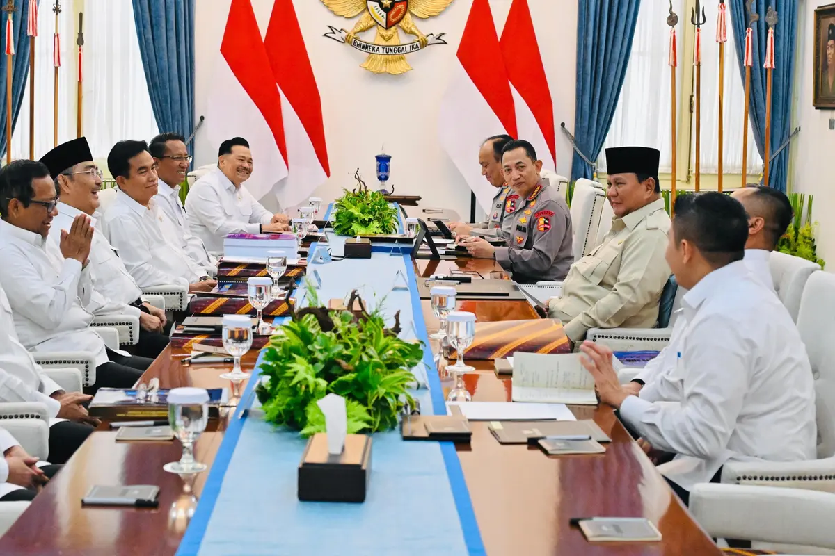 Presiden Prabowo Subianto saat bertemu dengan Komisi Percepatan Reformasi Polri  di Istana Negara, Jakarta.