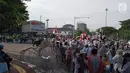 Ratusan massa mengelar aksi di Perempatan Jalan Pahlawan Semarang,  Jumat (10/5). Mereka menuntut kejujuran penghitungan suara KPU pada Pemilu 2019. (Liputan6.com/Gholib)