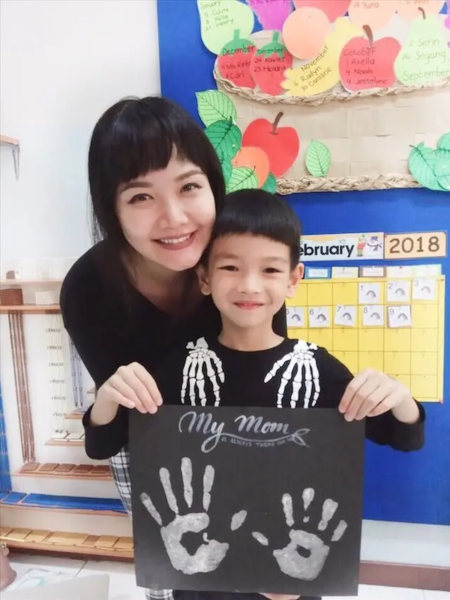 6 Potret Alena Wu Saat Asuh Anak, Aura Keibuan Makin Terlihat