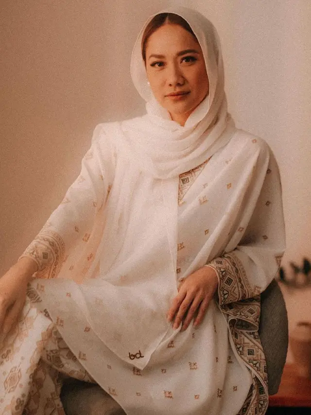 Pesona Bunga Citra Lestari dalam Balutan Hijab, Banjir Pujian