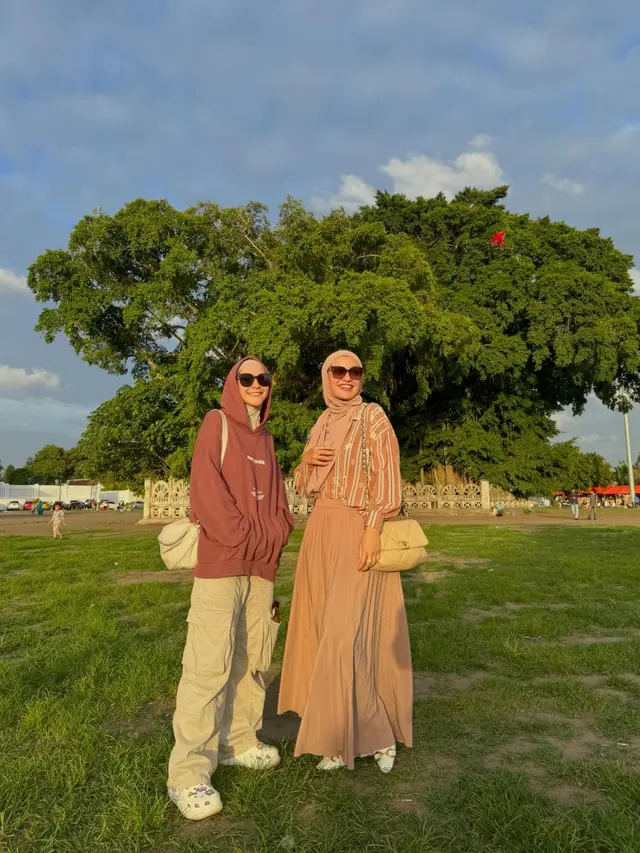 7 Potret Shireen Sungkar dan Zaskia Adya Mecaa Seru Main di Alun-Alun Jogja