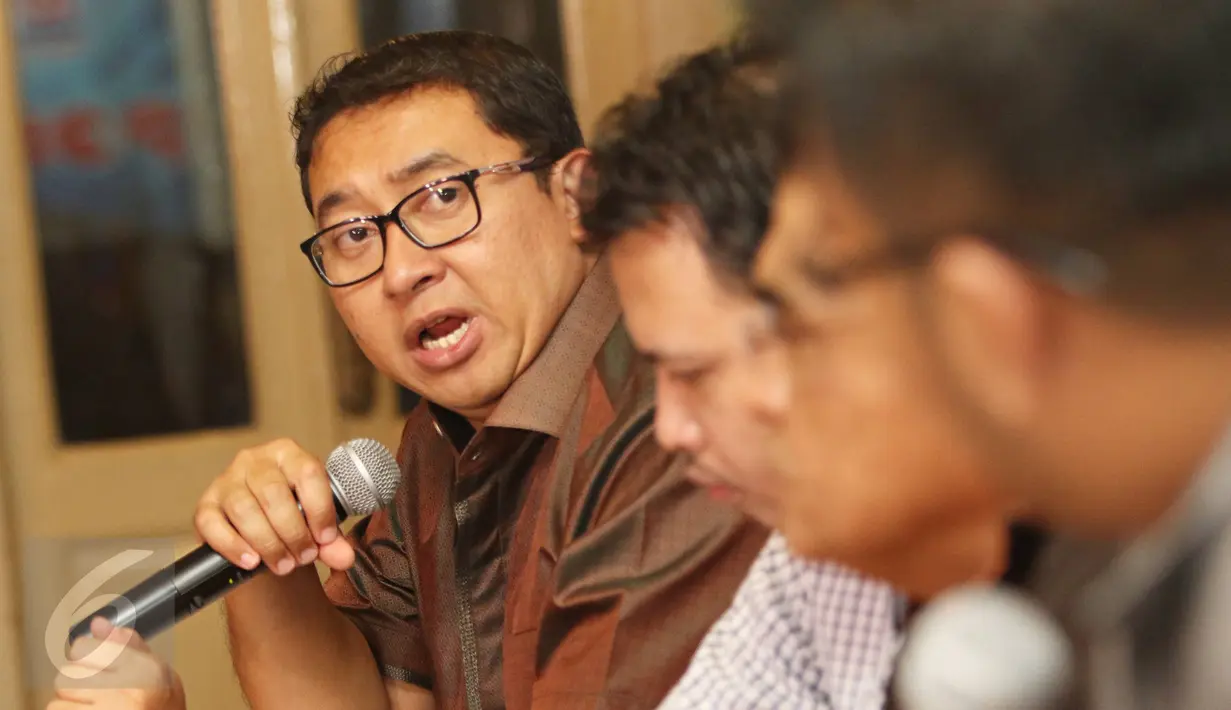 Wakil Ketum Partai Gerindra Fadli Zon menjadi pembicara pada diskusi 'Reshuffle Datang, Parpol Tegang' di Jakarta, Sabtu (7/11). Diskusi itu membahas isu perombakan kedua Kabinet Kerja dalam keterkaitannya dengan parpol. (Liputan6.com/Immanuel Antonius)