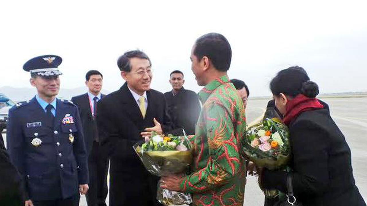 Tiba di Busan Korsel, Presiden Jokowi Disambut Udara Dingin
