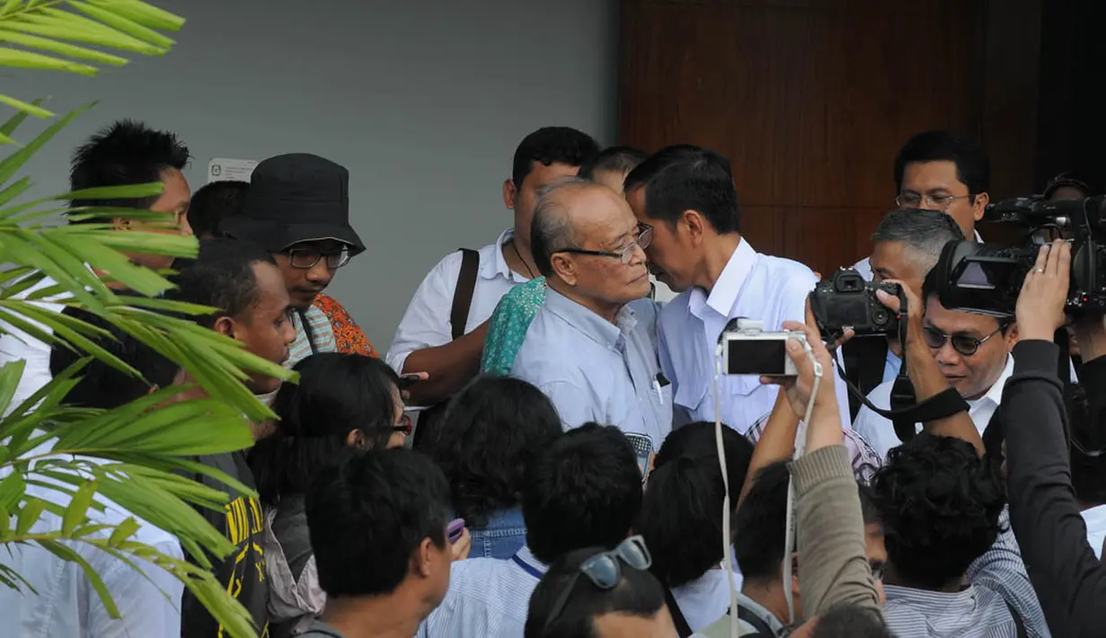 Capres dari PDIP Joko Widodo berkunjung ke rumah mantan Ketua Umum PP Muhammadiyah Ahmad Syafii Maarif (Liputan6.com/Herman Zakharia)