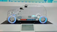 Daihatsu memperkenalkan konsep kerja teknologi hybrid. (Arief/ Liputan6.com)