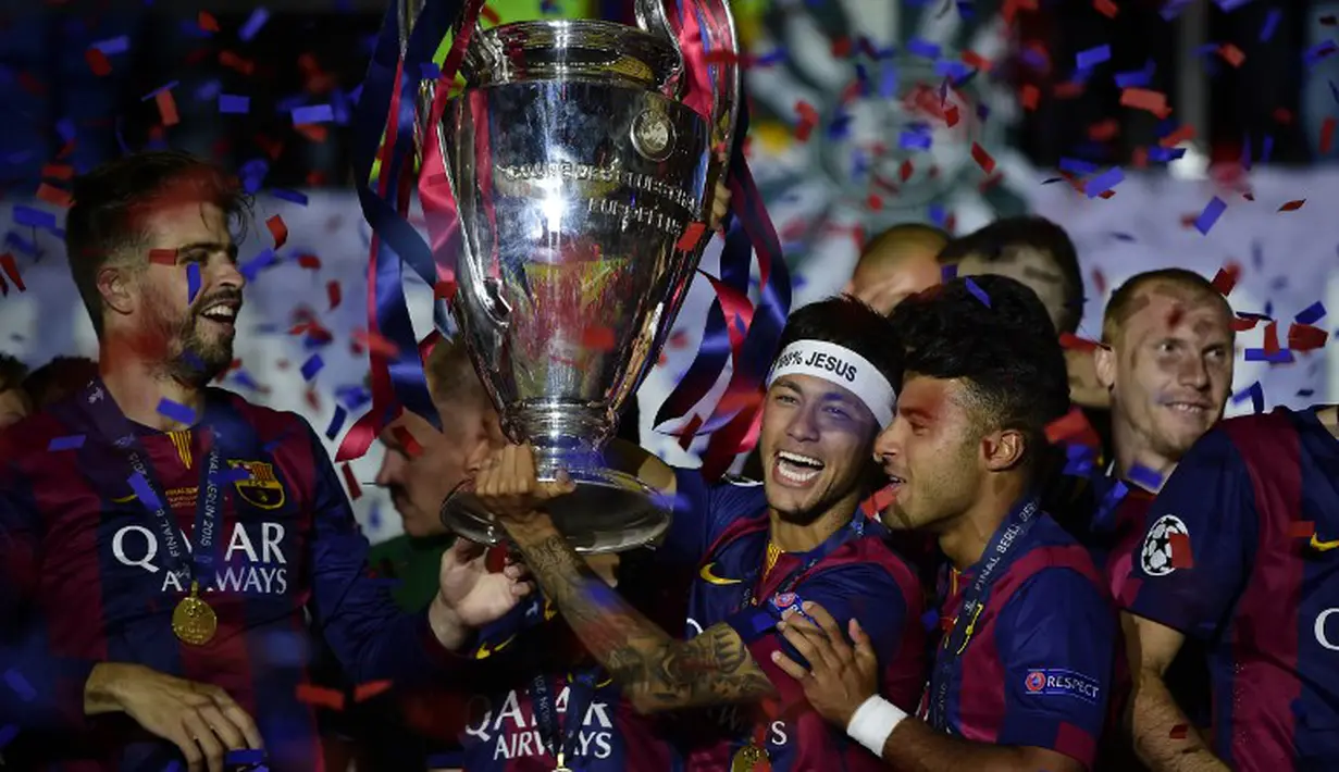Para pemain Barcelona merayakan kemenangan mereka di laga final Liga Champions 2014-2015 di Olympiastadion, Berlin, Minggu (7/6/2015). Barcelona kandaskan Juventus dengan skor 3-1. (AFP Photo/Lluis Gene)