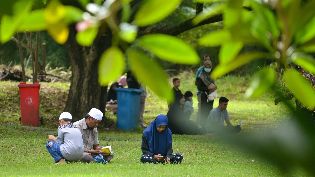 18 Tahun Tsunami Aceh, Warga Panjatkan Doa di Kuburan Massal