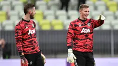 Musim 2020/2021 merupakan musim yang indah bagi Dean Henderson. Dia lebih banyak dipercaya di akhir musim oleh Ole untuk menggantikan David De Gea. Sayang, semua berubah sejak dia mengalami cedera menjelang Piala Eropa 2020. (AFP/Pool/Adam Warzawa)
