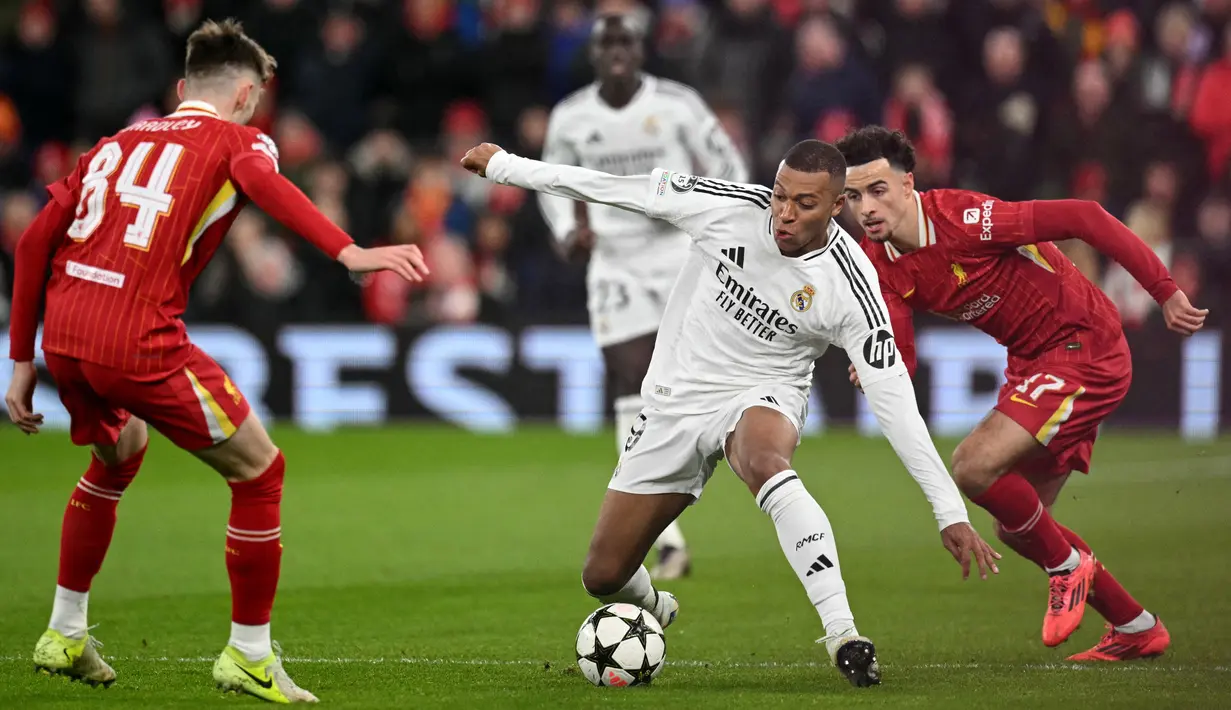 Bermain kandang, The Reds sukses membekuk juara bertahan Liga Champions, Real Madrid dengan skor 2-0. (Oli SCARFF/AFP)