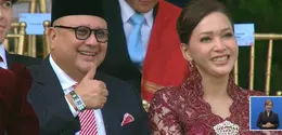Irwan Mussry dan Maia Estianty saat menghadiri Upacara Penurunan Bendera Merah Putih HUT ke-81 RI di Istana Merdeka, Jakarta (17/8/2026). (Tangkapan Layar Youtube: Sekretariat Presiden)