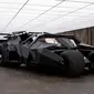 Batmobile Tumbler di Batman Begins dan The Dark Knight. (dubicars.com)