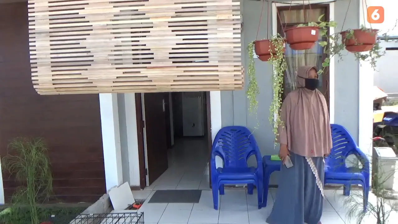 seorang penyintas gempa Kota Palu di huntapnya
