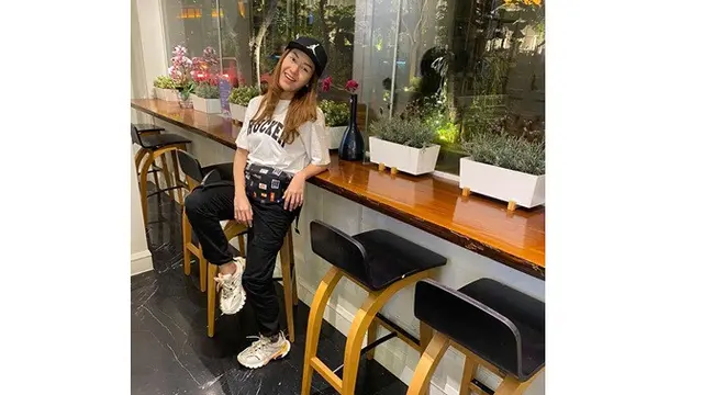 7 Gaya Kasual Rizuka Amor, DJ Cantik Pemeran Renata di Samudra Cinta