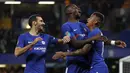Para pemain Chelsea merayakan gol yang dicetak Kenedy ke gawang Nottingham Forest pada laga Piala Liga di Stadion Stamford Bridge, London, Rabu (20/9/2017). Chelsea menang 5-1 atas Forest. (AP/Kirsty Wigglesworth)