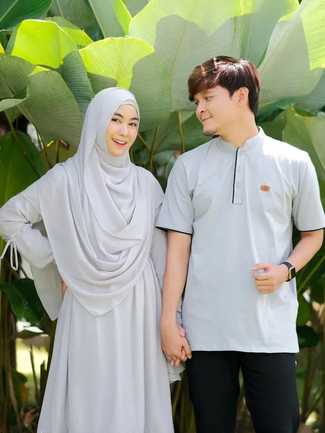 7 Potret Anisa Rahma dan Anandito Pakai Baju Couple, Kompak Banget