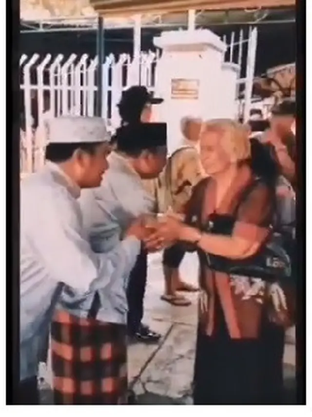 Saling Berjabat Tangan, Momen Toleransi Natalan di Jogjakarta Ini Bikin Takjub