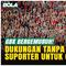 Suporter Timnas Indonesia bernyanyi tanpa henti saat final FIFA Series 2026 vs Bulgaria di SUGBK, Jakarta, Senin (30/3/2026). Dukungan penuh diberikan sepanjang laga meski Garuda kalah 0-1 lewat penalti Marin Petkov.