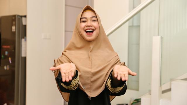 Ria Ricis Tolak Pemberian Mobil Antik dari Ayu Ting Ting 