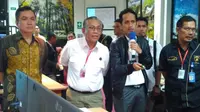 Dirjen Ketenagalistrikan Kementerian ESDM Andy Noorsaman Sommeng bersama BPH Migas mengecek persiapan listrik di ‎Kota Makassar, Sulawesi Selatan, Selasa (21/6/2017).