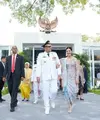 Setelah menjadi Walikota Medan, Bobby Nasution terpilih menjadi Gubernur Sumatera Utara. Saat dilantik, ia ditemani istrinya Kahiyang Ayu yang tampil mengenakan kebaya. [@bobbynst]