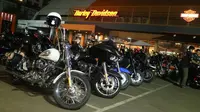 Komunitas Harley-Davidson berkumpul untuk melakukan bakti sosial di bulan Suci Ramadan di Showroom Anak Elang Harley-Davidson of Jakarta. (Herdi Muhardi)