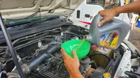 Untuk kegiatan Eni Peduli PMI, Eni Lubricant juga turut menggandeng Nawilis Auto Service Center untuk membantu proses penggantian oli dan filter oli yang diharapkan dapat mendukung pelayanan Palang Merah Indonesia. (ist)