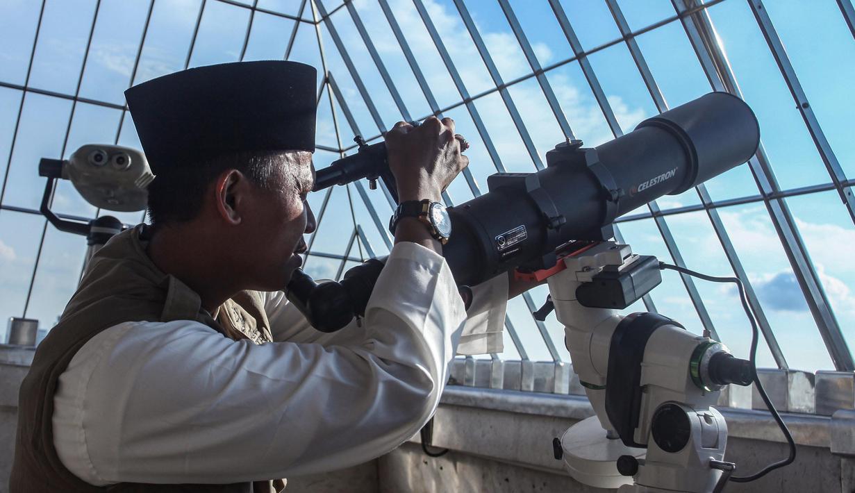 Kementerian Agama melakukan pemantauan hilal di 125 titik di seluruh Indonesia. (merdeka.com/Arie Basuki)
