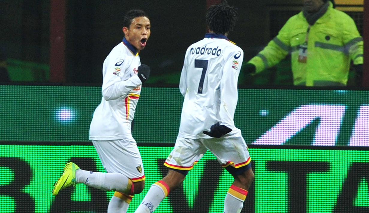 Luis Muriel. Serupa dengan Juan Cuadrado, striker Kolombia berusia 31 tahun yang kini menjalani musim ke-3 bersama Atalanta sejak awal musim 2019/2020 ini juga pernah memperkuat Lecce di Serie A selama 1 musim usai didatangkan dari Udinese dengan status pinjaman pada awal musim 2011/2012. Ia total tampil dalam 29 laga di Serie A bersama Lecce dengan torehan 7 gol dan 8 assist. (AFP/Giuseppe Cacace)