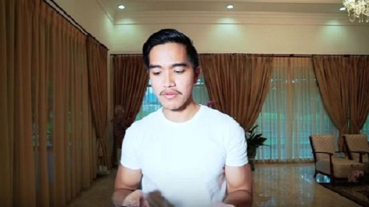 Kaesang Pangarep Jualan Jas Hujan  Lifestyle Fimela.com