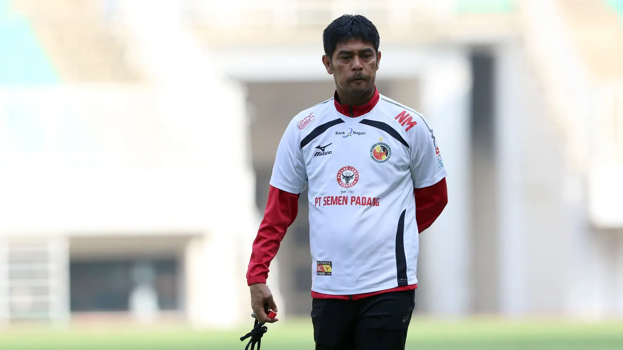 Pelatih Semen Padang Nil Maizar. 