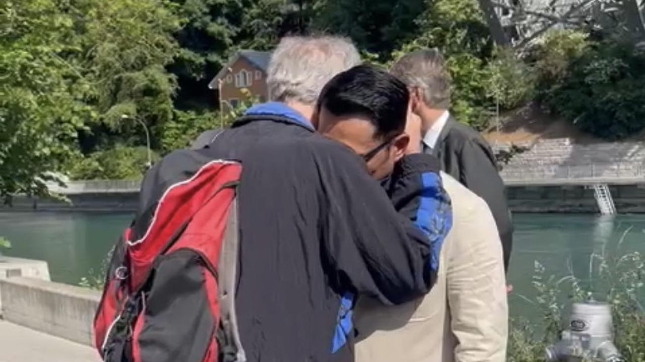 Ridwan Kamil dan warga Bern, Swiss. (Foto: Dok. Kemlu.go.id)