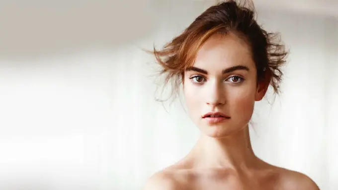 Ketika Lily James Jadi Cinderella di Dunia Nyata