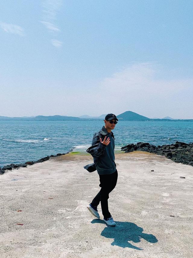 6 Potret Afgan di Korea Selatan, Pamer Keakraban Bareng B.I Eks iKON