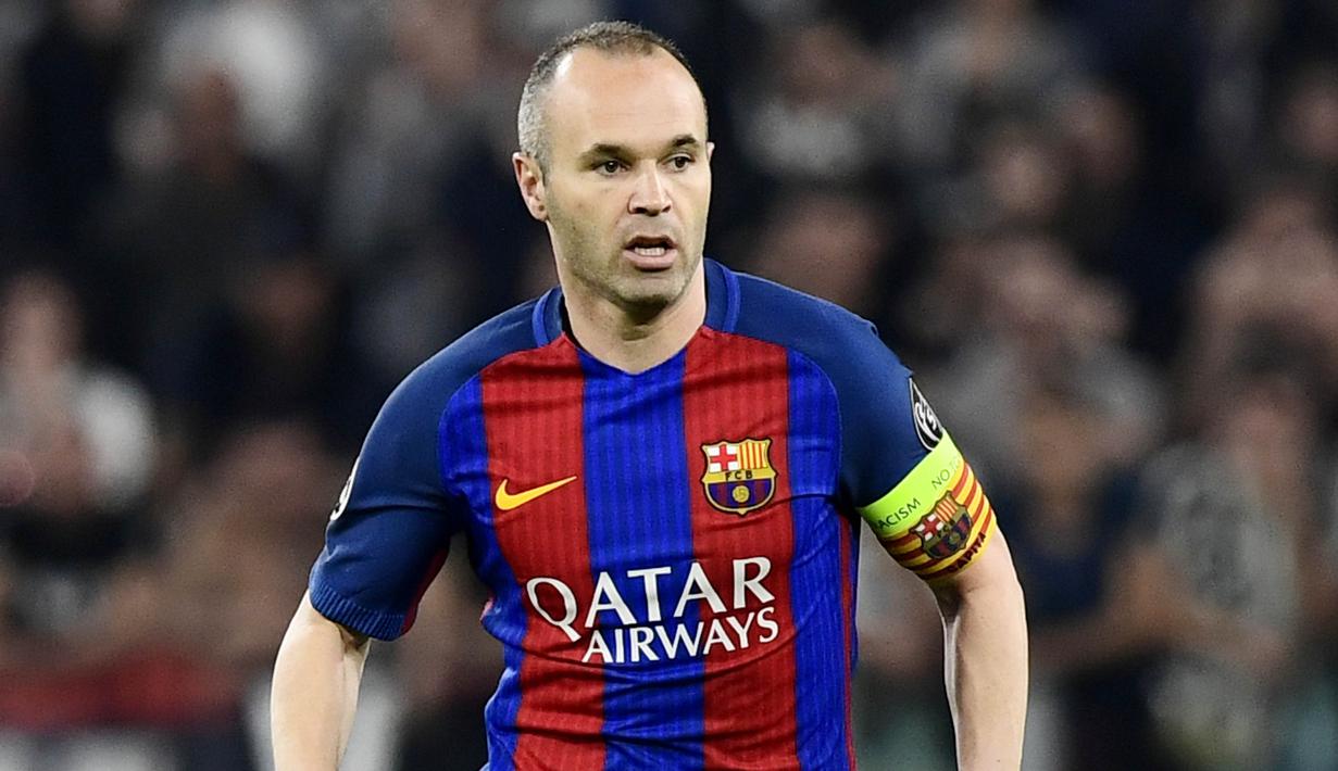 5. Andres Iniesta - Gelandang berusia 33 tahun ini adalah salah satu ruh permainan Barcelona. Di luar prestasinya sebagai  pesepak bola, Iniesta rupanya juga seorang sarjana Ilmu Aktivitas Fisik dan Olahraga. (AFP/Miguel Medina)