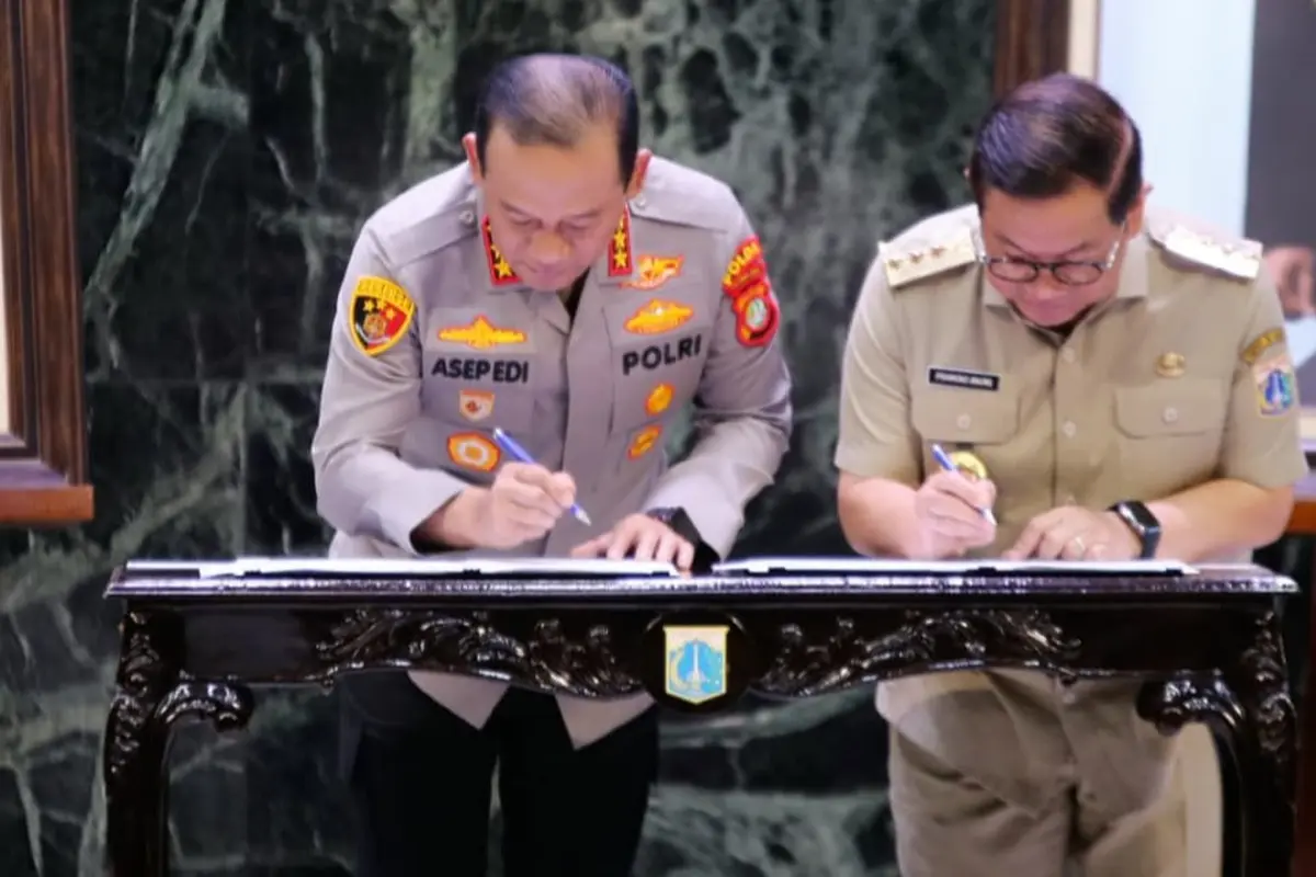 Polda Metro Jaya dan Pemprov DKI Jakarta meneken nota kesepahaman integrasi CCTV untuk pengawasan keamanan dan lalu lintas DKI Jakarta.
