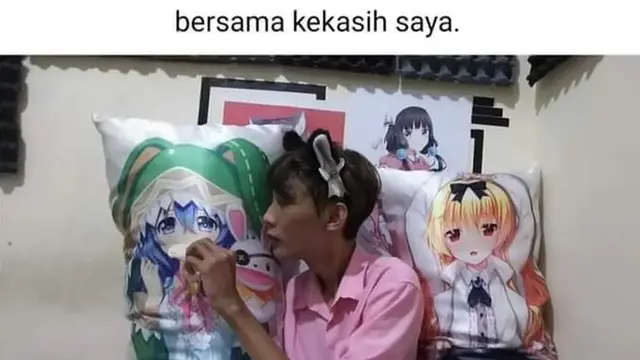 6 Potret Bantal Wibu Ini Nyeleneh Banget, Halu Gambar Anime