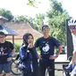 LO lokal menjadi penghubung antara penyelenggara, peserta, dan pihak terkait lainnya pada Tour de Banyuwangi Ijen. (Istimewa)