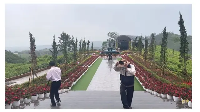 Rambah Bisnis Wisata, Ini 7 Potret Dewi Perssik di Wahana D'Castello Subang