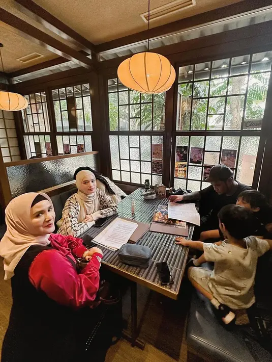 Inara Rusli dan Virgoun sepakat berdamai. [Foto: Instagram/mommy_starla]