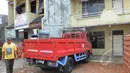 Salah satu perusahaan pemenang tender pengadaan uninterruptible power supply (UPS), CV Bukit Terpadu Utama ternyata adalah toko material yang khusus menjual genteng, Jakarta. Foto diambil pada Minggu (1/3/2015). (Liputan6.com/Herman Zakharia)