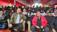 Ketua TPD Ganjar-Mahfud wilayah Banten, Rano Karno bersama Cak Lontong menghadiri deklarasi dukungan pasangan capres-cawapres nomor urut 3 Ganjar Pranowo dan Mahfud Md di Islamic Center Bayah, Kabupaten Lebak, Banten. (Liputan6.vom/Dicky Agung Prihanto).