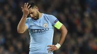 Penyerang Manchester City, Sergio Aguero, kabarnya semakin tak betah karena sejumlah kebijakan manajer Pep Guardiola. (AFP/Oli Scarff)